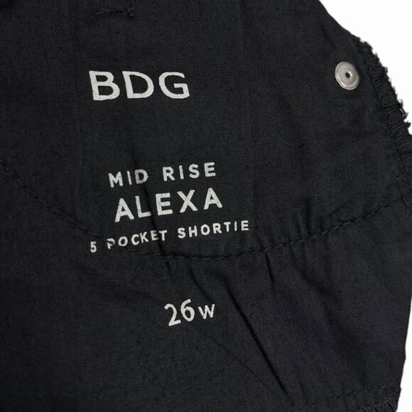 BDG Alexa Mid Rise Denim Shorts Dark Blue Cuffed 5 Pocket Womens Sz 26 - Picture 2 of 8